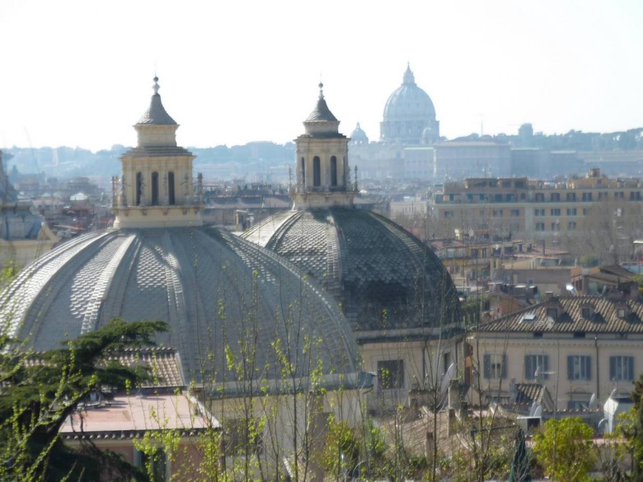 Les églises jumelles de la place du peuple